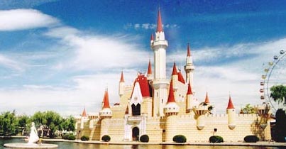 Kokonainen Piraatti-Disney World Kiinassa