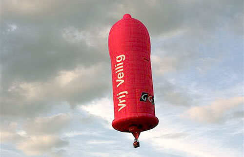 condom-shaped-hot-air-balloon.jpg