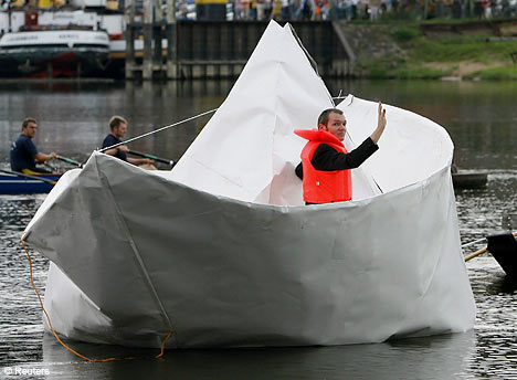 paperboatr2508_468×344.jpg