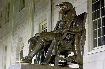 John P. Harvard muutettiin Haloksi