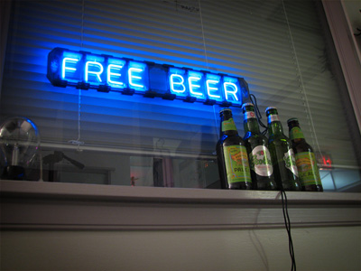 diy_neonsignkit_freebeer.jpg