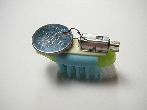 Bristle Bot, tee-se-itse tärinärobotti