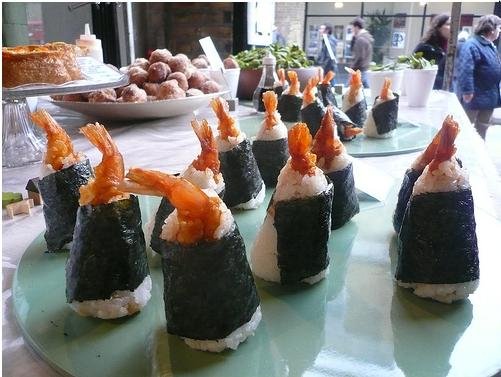 Lohikäärmeenpyrstö -mallinen makisushi