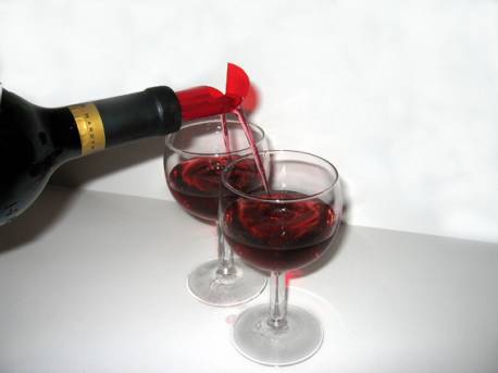 share-a-drink-with-others-using-the-double-pourer.jpg