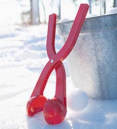 Sno-Baller liukuhihnastaa lumipallotehtailun