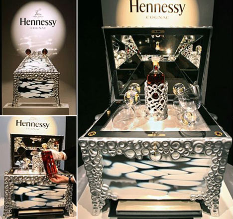 Kallis pullo Hennessy-konjakkia