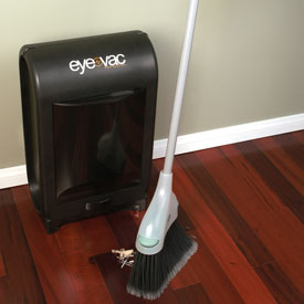 Eye-Vac Pro Vacuuming Dust Pan imaisee pölyt ympäriltään