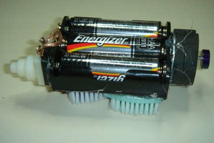 Bristle bot PS2-ohjaimesta