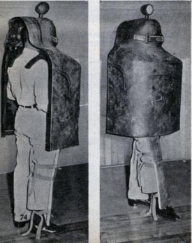 Mellakkapoliisin tarvikkeita vuodelta -56