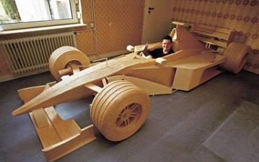 Puinen McLaren Mercedes F1-auto