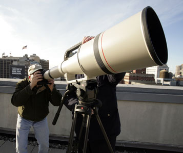 Canon 1200/5.6L USM telephoto -objektiivi kuvaa kilometrin päästä