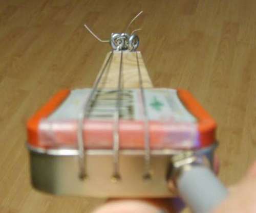 Metallipurkki -sähkökitara