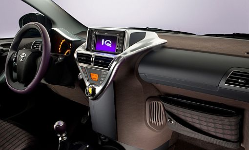 toyota-iq-ohjaamo.jpg