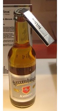 USB-muistitikku -pullonavaaja