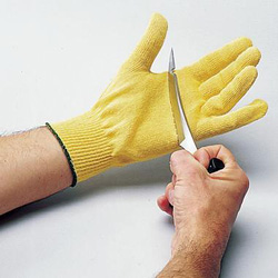Kevlar-hansikkaat suojaavat keittiössä