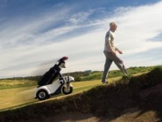 Shadow Caddy -golfkärryt seuraavat pyytämättä