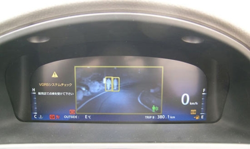 Toyota esittelee Crown Hybrid -mallin, jossa on Night View -toiminto varoittamassa jalankulkijoista hämärällä