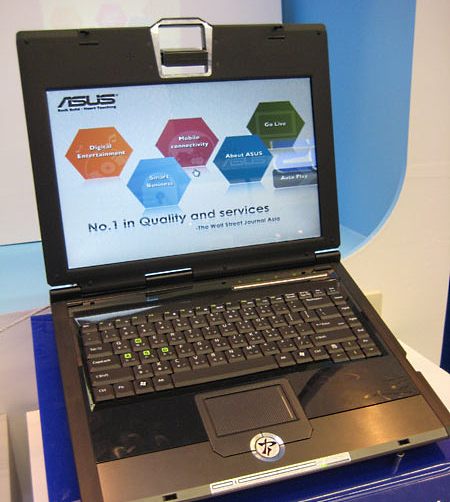 Asus esitteli Computex messuilla kannettavaa integroidulla videotykillä