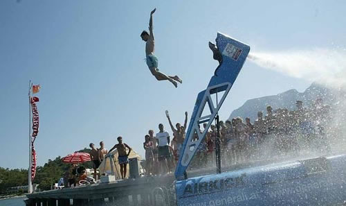 AirKick Water on vesisuihkukatapultti