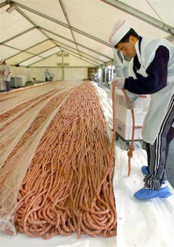 Bukarestissa tehtiin maailman pisin nakki