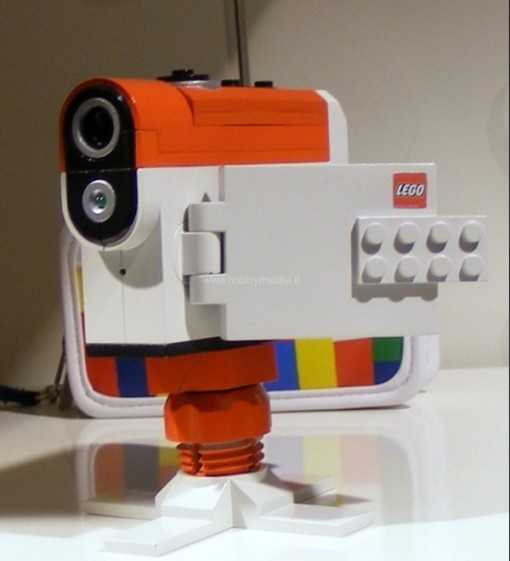 Lego-videokamera esittelyssä Toy Fare 2009 -messuilla Lego-videokamera esittelyssä Toy Fare 2009 -messuilla