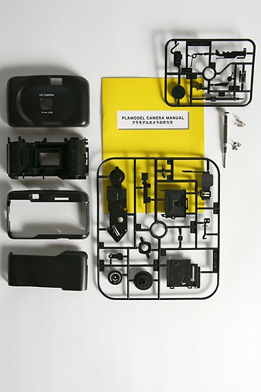 SuperHeadz Plamodel DIY 35mm Camera on koottava kamera 1