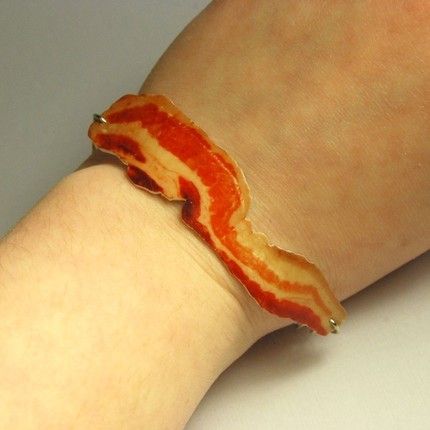 Bacon Bracelet on pekonirannekoru 1