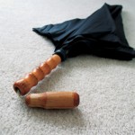 Polite Umbrella suojaa silmäkontaktilta tarvittaessa 1 Polite Umbrella suojaa silmäkontaktilta tarvittaessa 1