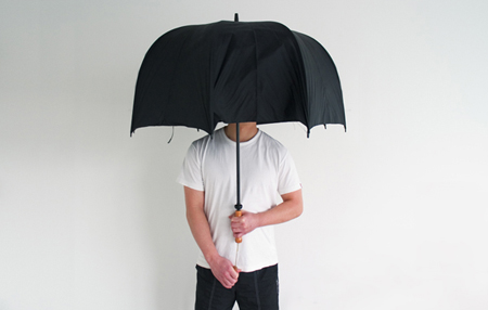 Polite Umbrella suojaa silmäkontaktilta tarvittaessa 3 Polite Umbrella suojaa silmäkontaktilta tarvittaessa 3