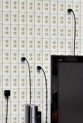 The Outlet Wall on idea töpseliseinästä 2