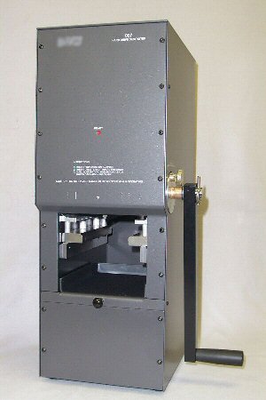 The Model MHDD - Manual Hard Drive Destroyer pistää kovalevyt poikki ja pinoon 1