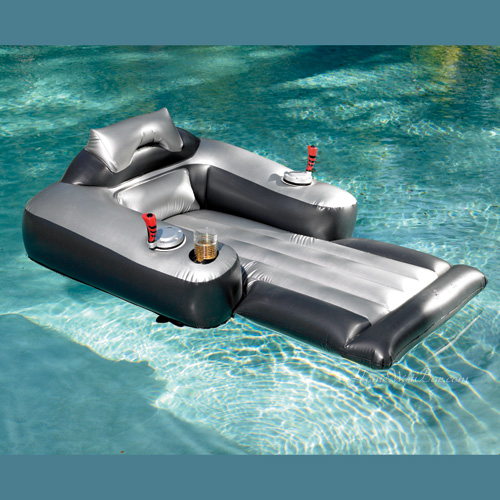 Moottoroitu uimapatja-sohva päivittää uima-allastarpeet