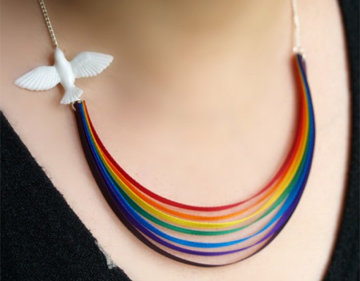 Here Comes The Sun -kaulakoru on iloinen