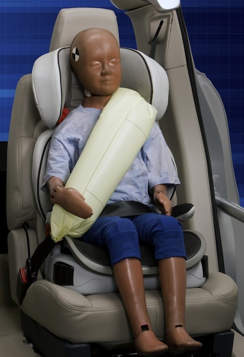 Ford esittelee ilmatyyny-turvavyön lapsille Ford esittelee ilmatyyny-turvavyön lapsille