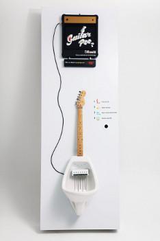 guitar-pee kitara pisuaari