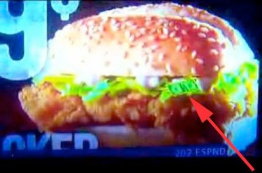 Piilotettu dollarin seteli KFC:n hampurilaismainoksessa (still videosta)