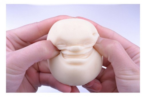 Puristelunaama-pallo