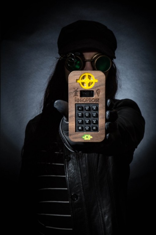 1930-luvun tyylinen Dieselpunk -kännykkä