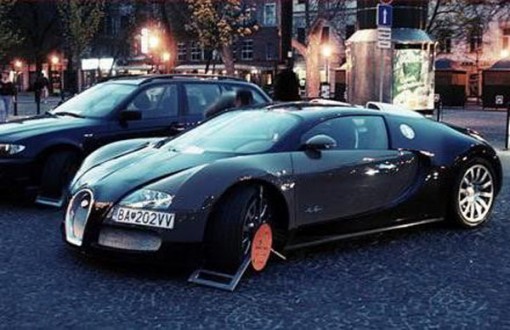 Bugatti Veyron ja rengaslukko