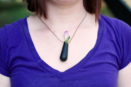 Wearable Planter Necklace -kasvikaulakoru