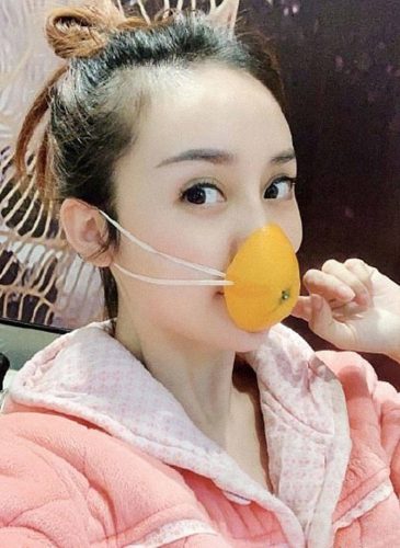 Näin kiinalaiset suojautuvat koronavirusta vastaan – koomiset kuvat leviävät netissä