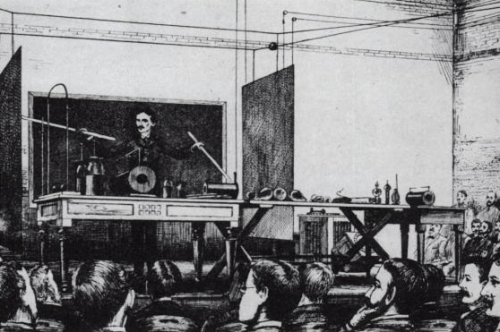 Tesla esittelemässä langatonta energiansiirtoa vuonna 1891 New Yorkissa.