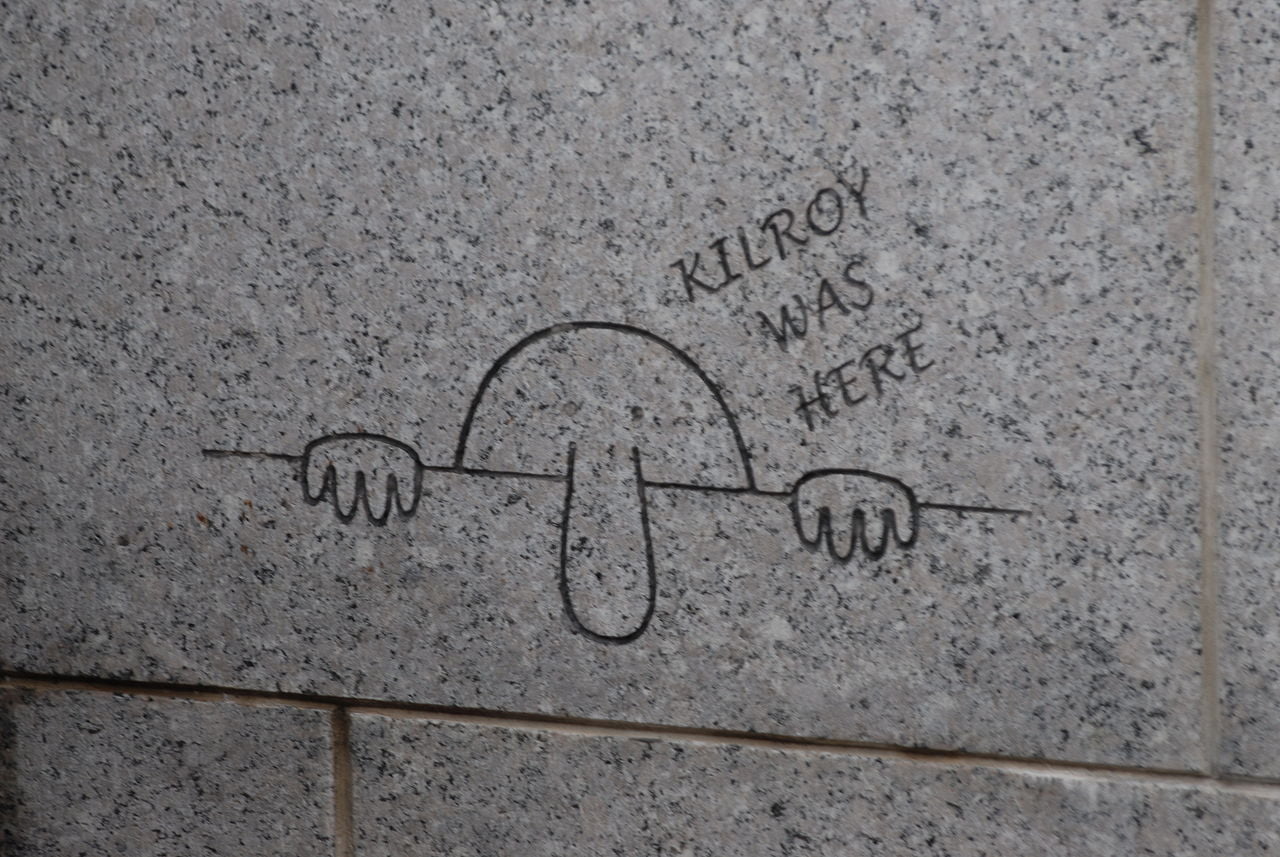 ”Kilroy was here” -graffiti WWII Memorial -muistomerkissä Washingtonissa.